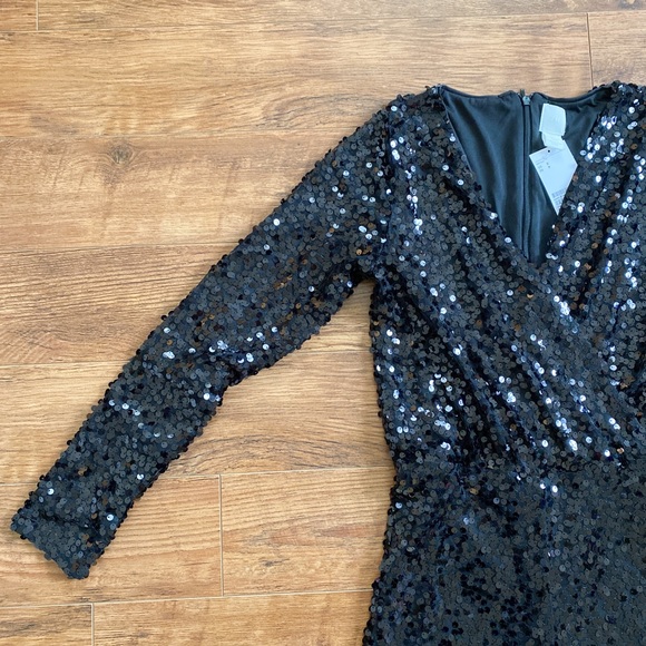 *SOLD* NWT H&M sequin jumpsuit - small - Picture 4 of 5